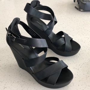 Black wedges